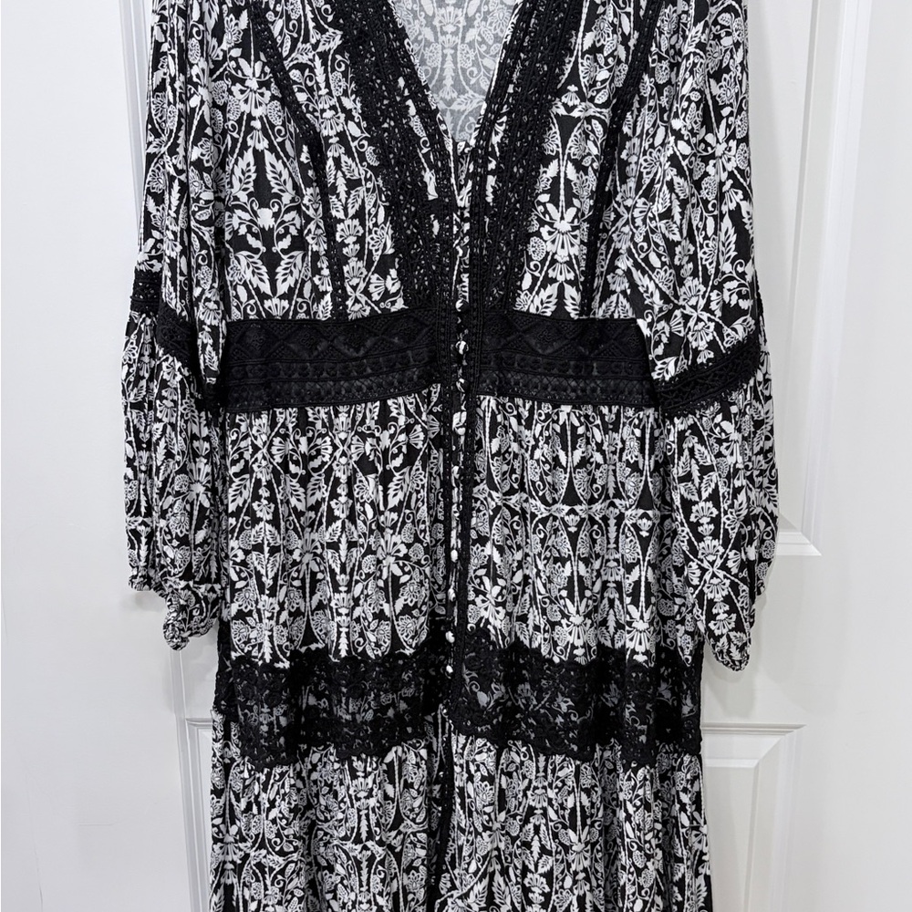 City Chic Black and White Long Sleeve Dress